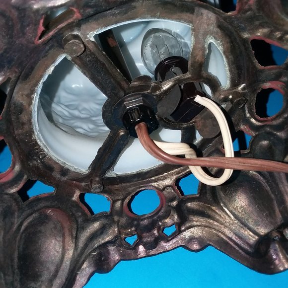 Antique Working Victorian Electric Oil GWTW Milk Glass Mushroom Shade Table Lamp - Picture 10 of 11